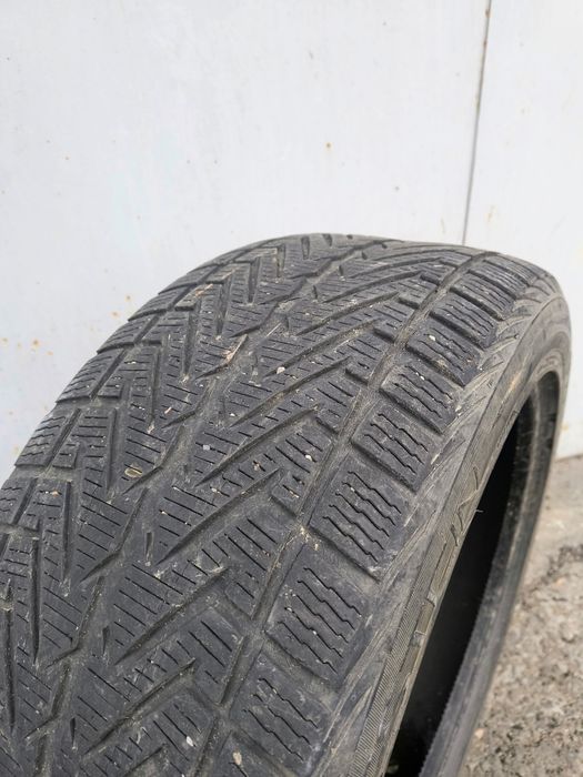 245 45 18 шини ,резина ,vredestein