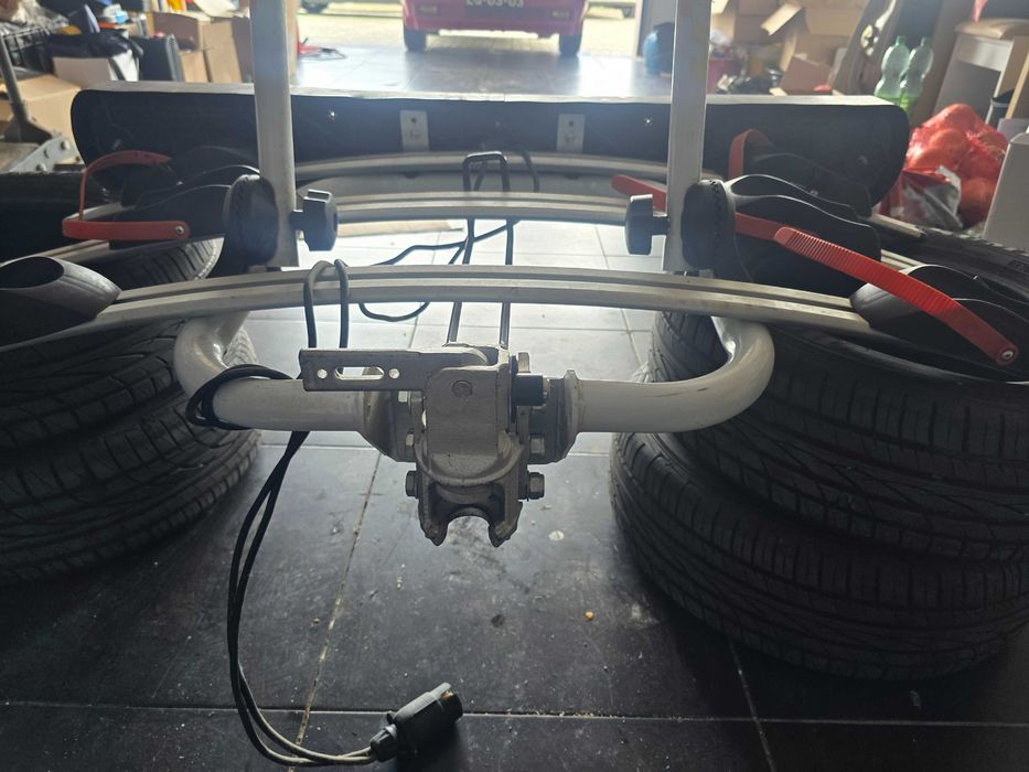 Vendo suporte para três Bicicletas para bola de Reboque