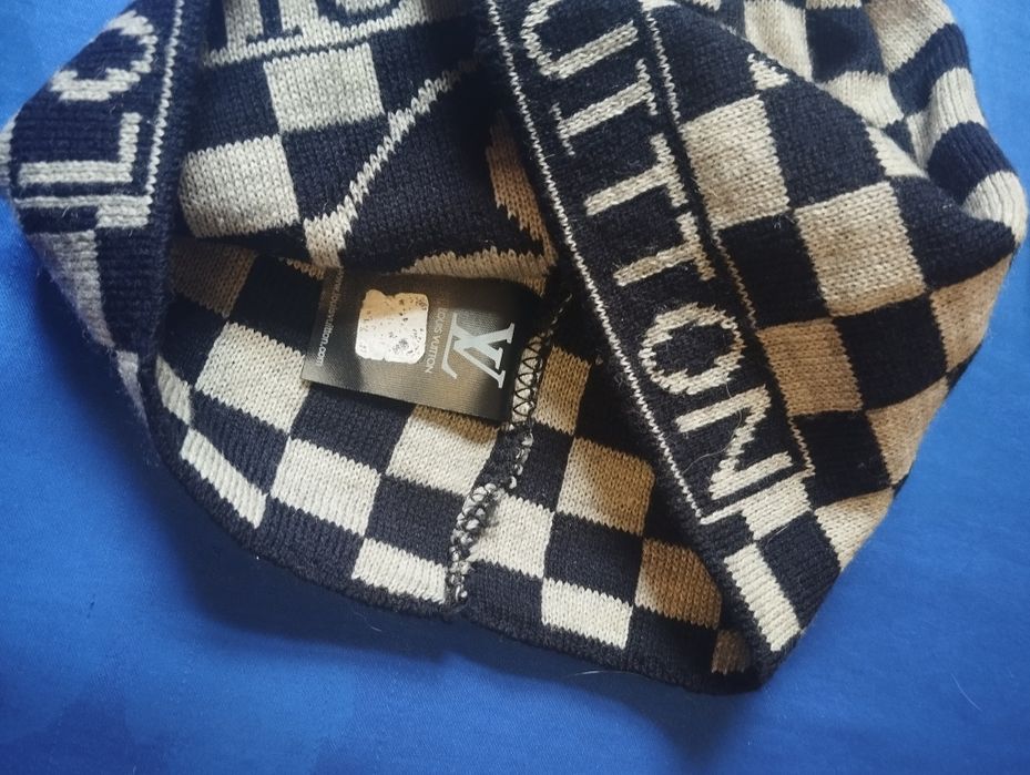Шапка+ шарф LOUIS VUITTON.