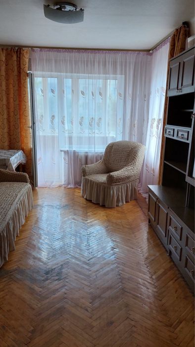 Продам 2 х кімнатну квартиру Київ вул. Сірожупанників 36