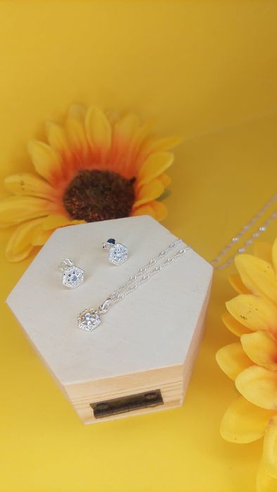 Conjunto luxo folheado a prata 925, semijoia de qualidade.