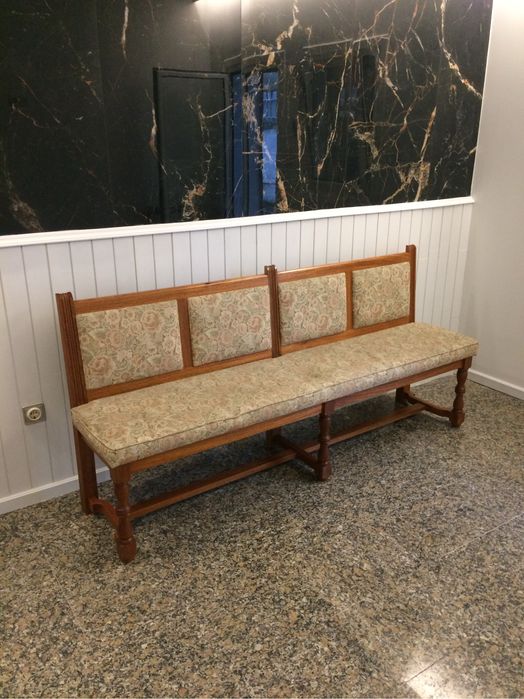 Banco em madeira e tecido