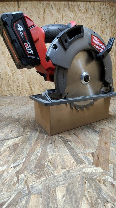 Pilarka tarczowa Milwaukee ccs66 fuel 190 mm
