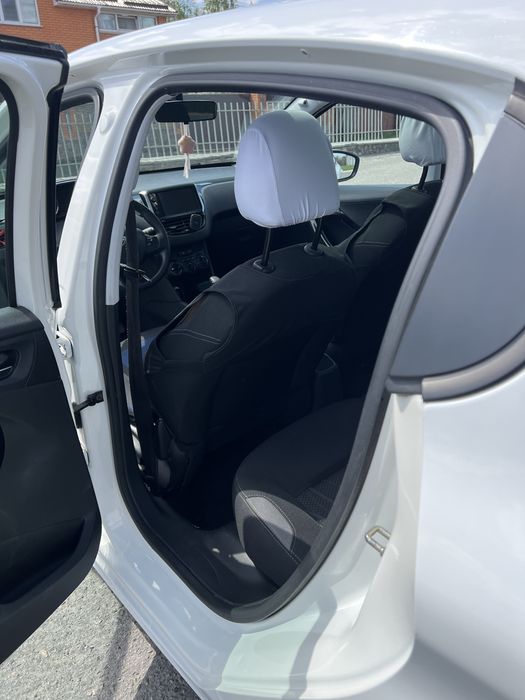 Peugeot 208 2013