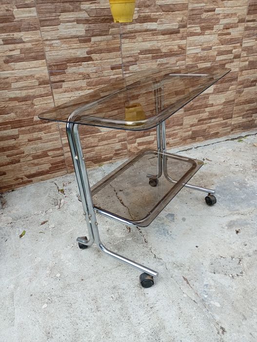 Mesa de apoio/carrinho de chá vintage anos 70 vidros fumados e crimados