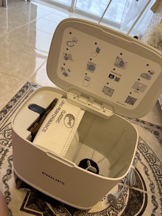 Робот-пилосос миючий Philips XU2000