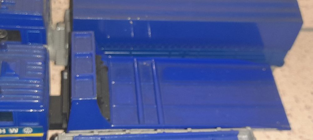 3 miniaturas camião(portes incluidos )