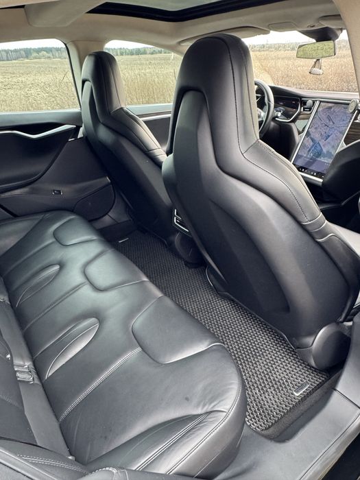 Продам Tesla model S 2016