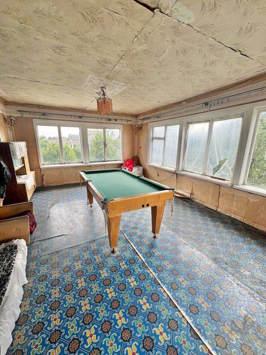 Продається ВИДОВИЙ 2-х поверховий будинок з двома гаражами,