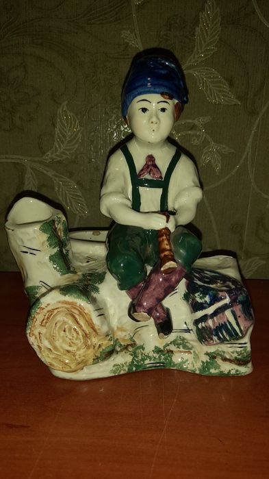Продам статуэтка мальчик с дудочкой