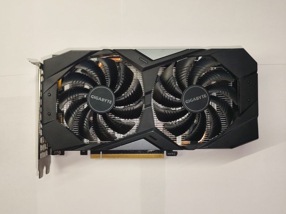 GTX 1660 Super Gigabyte - невеликі артефакти,під ремонт