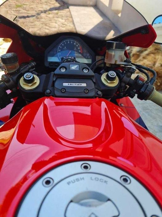 Mota cbr1000 vermelha impecável