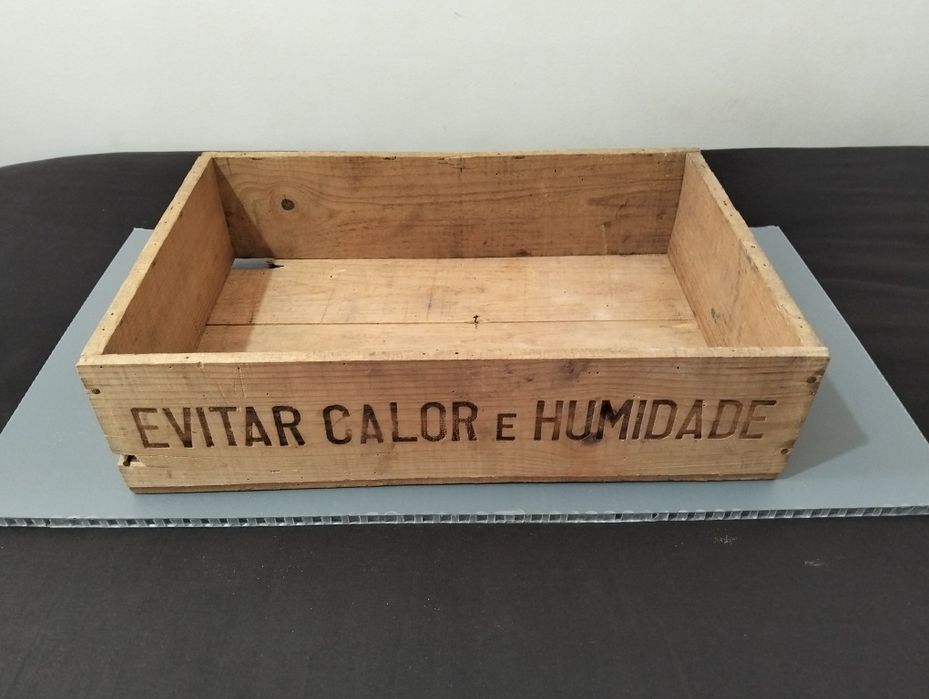 Caixa antiga madeira