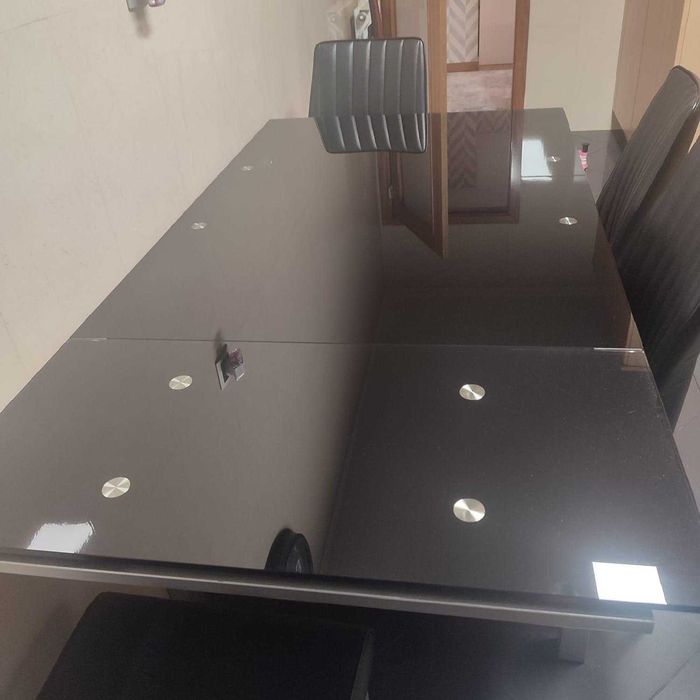 Mesa vidro preto + 6 cadeiras couro preto
