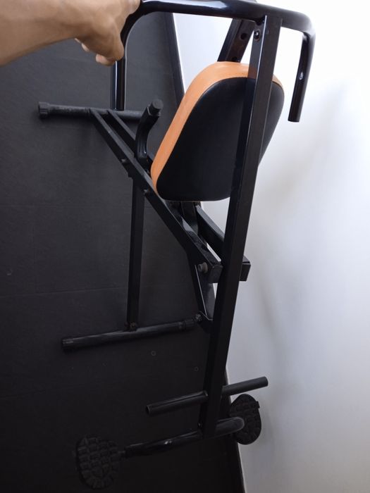 Máquina fitness corpo todo e movimentação