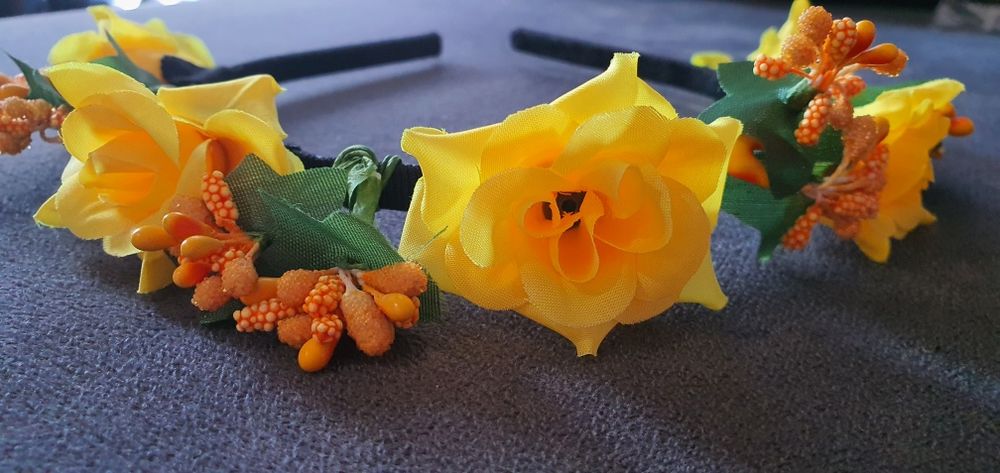 Żółta opaska na głowę