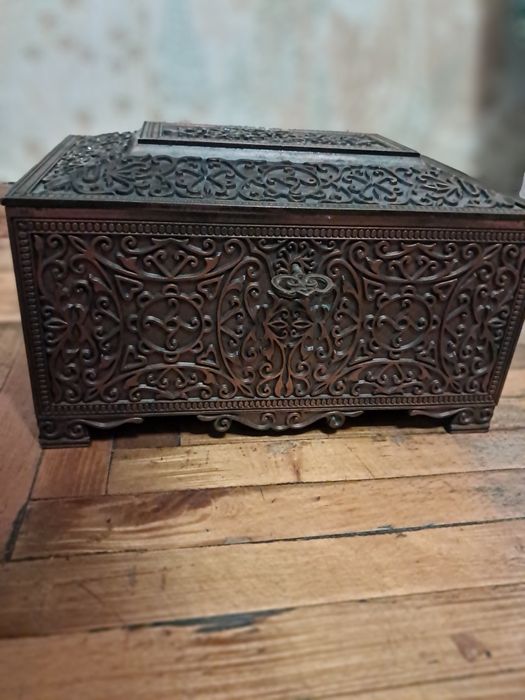 Шкатулка, ларец   .