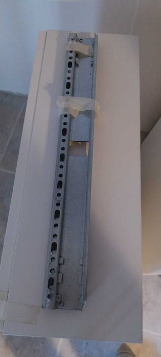 Cristaleira BESTÄ Ikea