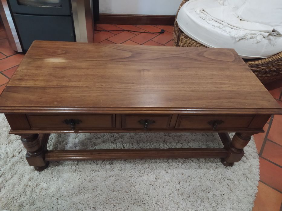 Mesa de centro em madeira