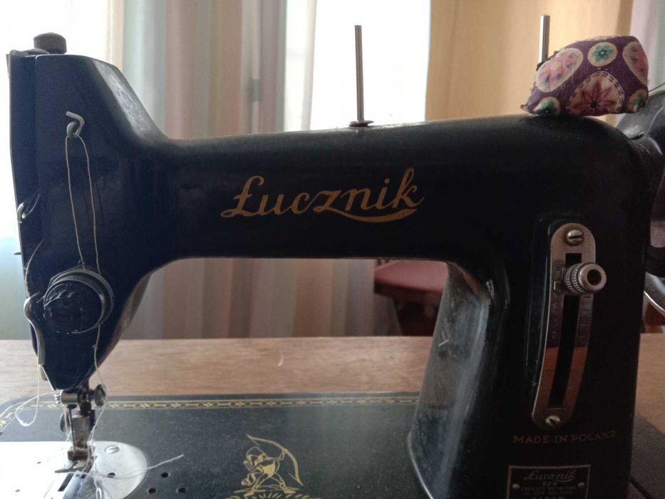 Швейна машинка. Польська фірма. Потребує реставрації.