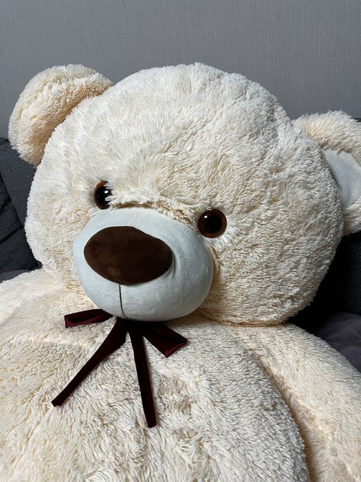 Великий іграшковий ведмідь