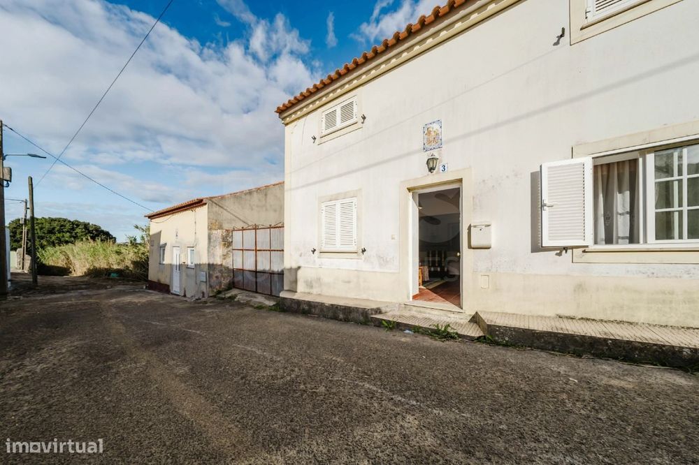 Moradia T2+1 com Logradouro