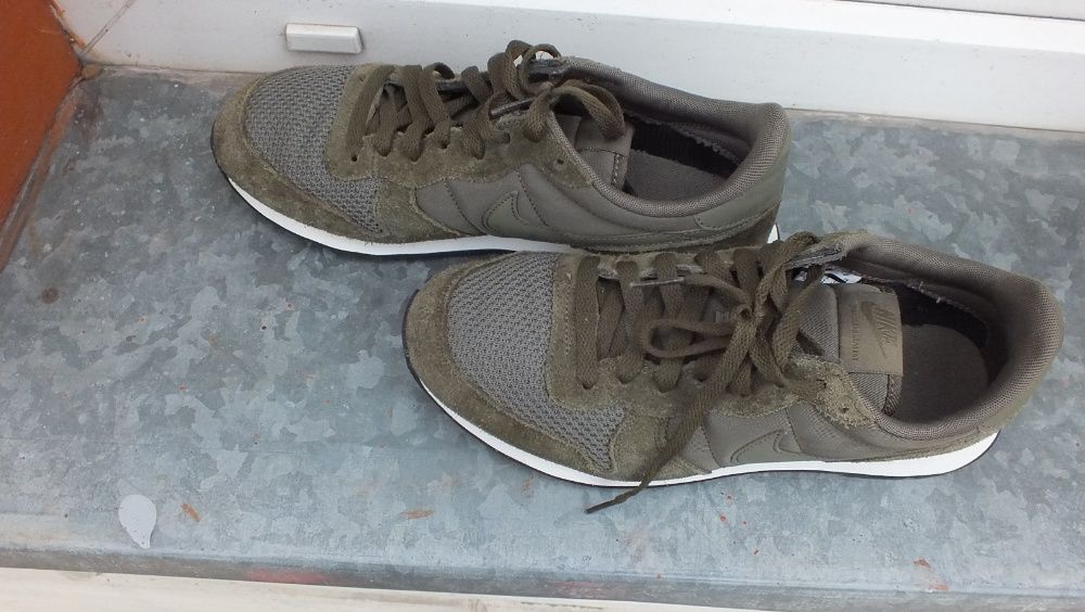 super buty sportowe marki Nike skóra w roz 42