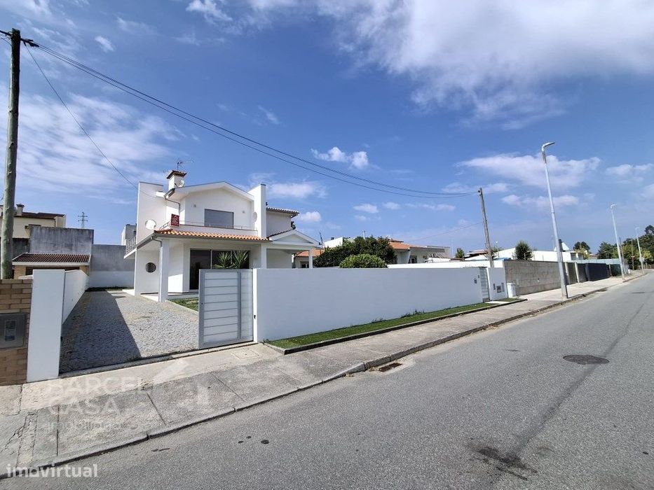 Moradia T4+1 Exclusiva em Tamel São Veríssimo | A 5 Minutos do Cent...