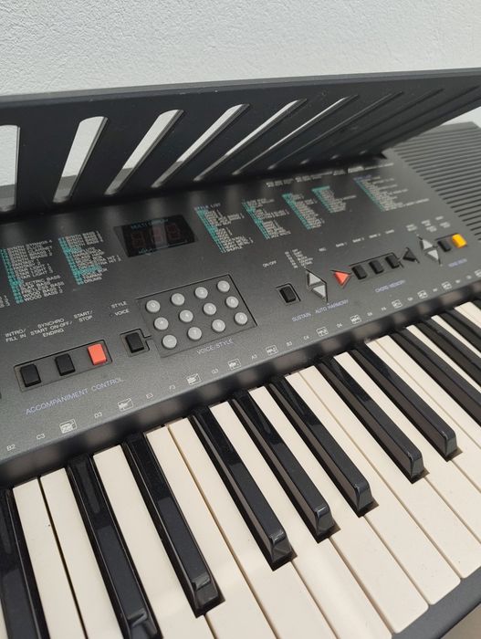 Órgão Yamaha eletrônico
