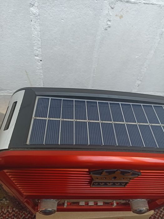 Радиоприемник -колонка на солнечных  батареях с ЛЕД-фонариком GOLON RX 455S Solar