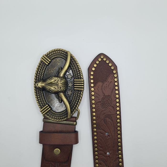 Kowbojski pasek z klamrą z motywem głowy byka