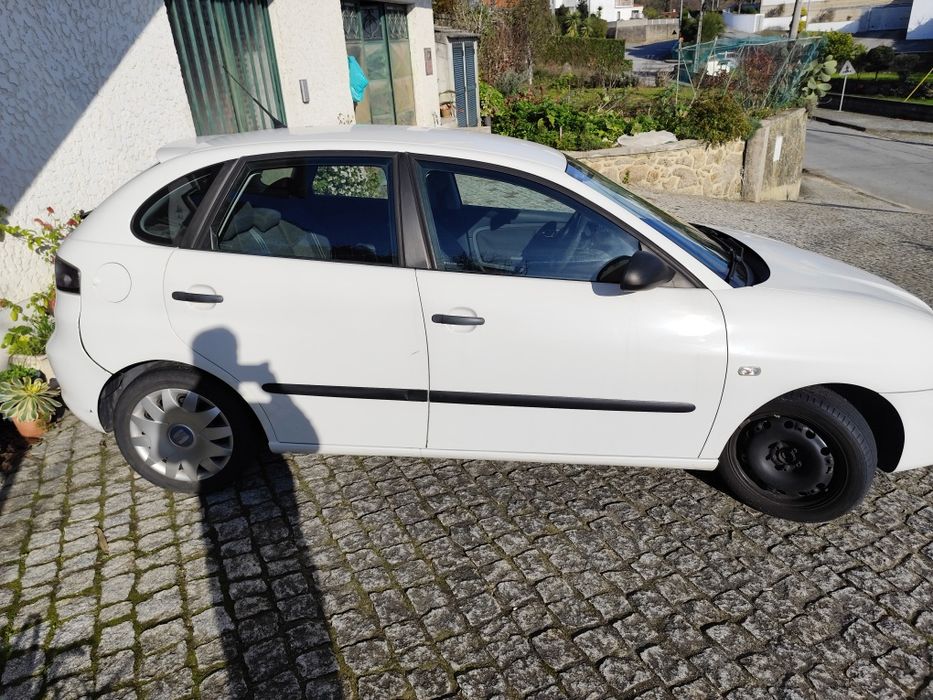 Ibiza com arranjo a fazer