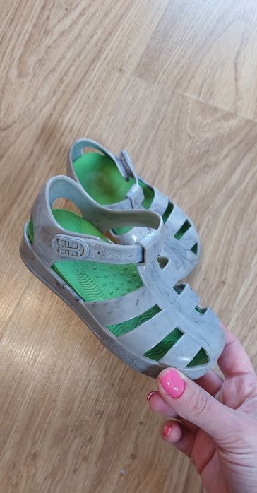 Sandałki dla chłopca lub dziewczynki  rozmiar 24