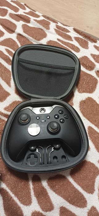 Xbox Series S + 3 геймпада (Elite, Pink, Volt) + Аккаунт с играми