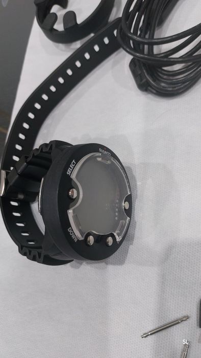 Computador de mergulho Suunto com cabo USB para transferência (oferta de Bussola).