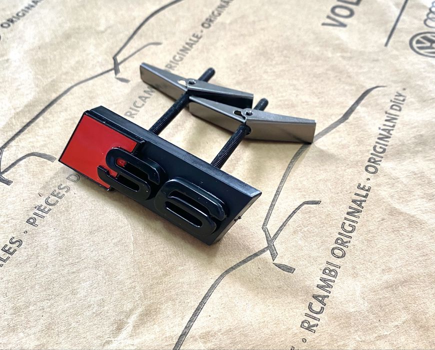 Эмблема шильдик значок audi S3 S4 S5 S6 S8 SQ3 RS3 RS4 RS5 RS6 RS8 RSQ