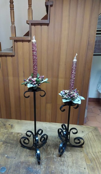 2 castiçais metálicos