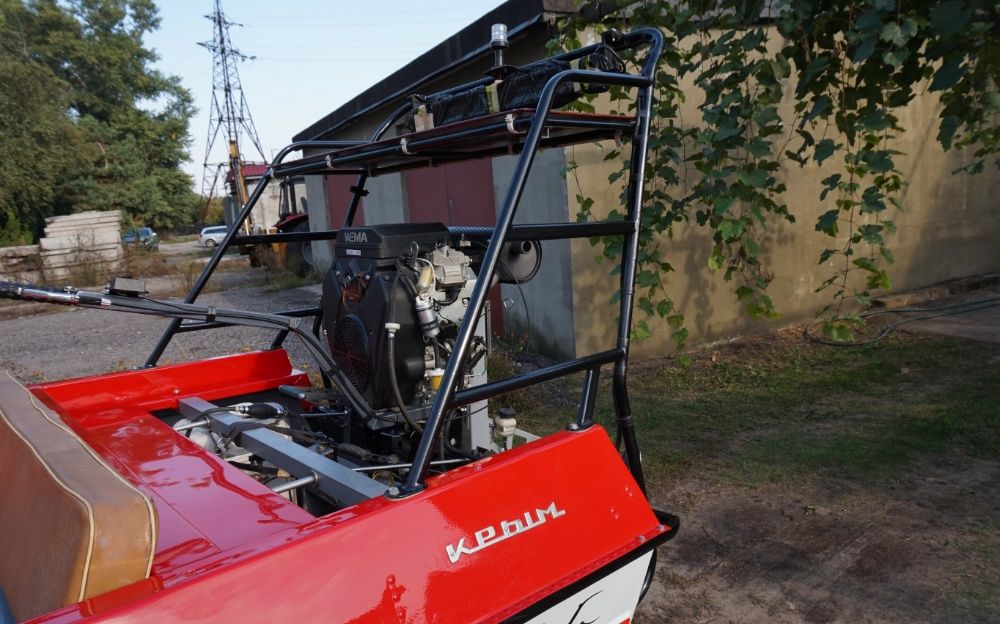 Лодку "КРЫМ", с мотором болотоходом + лафет.