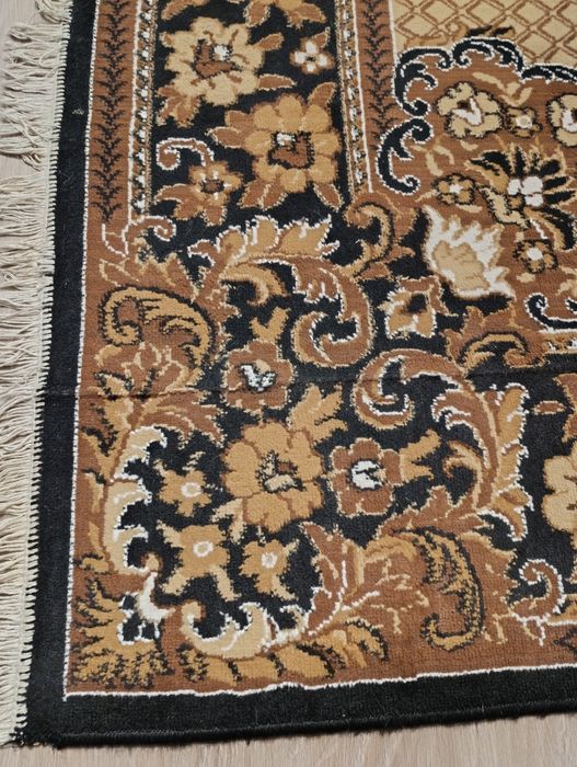 Килим вживаний в хорошому стані .САМОВИВІЗ.