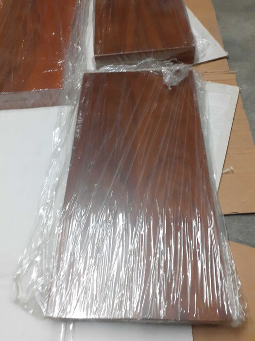 Prateleiras em Nogueira