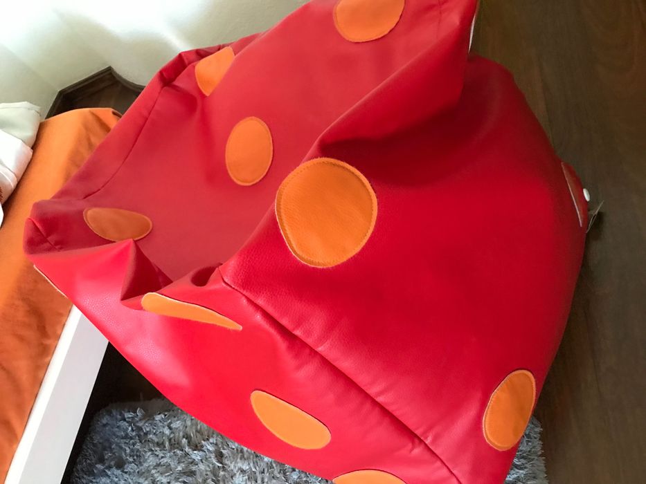 Puff em pele para quarto de criança ou jovem