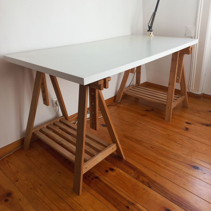 Mesa 75x150cm com pés de madeira