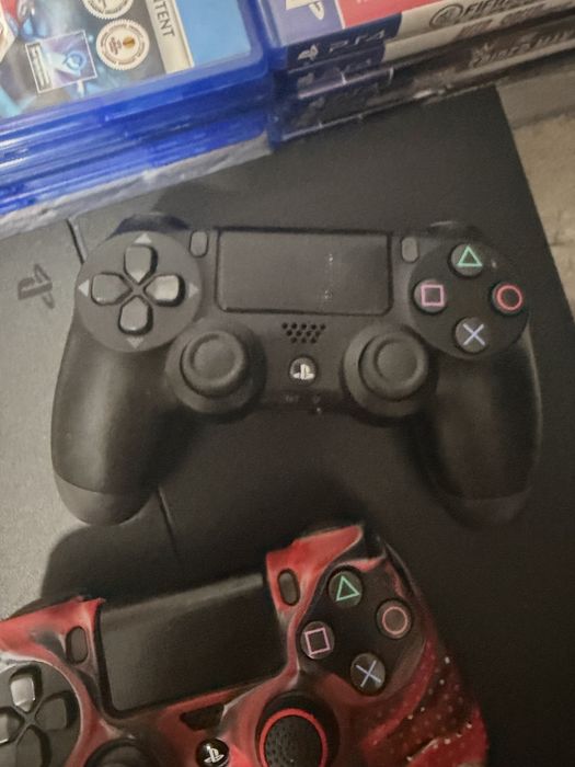 Ps4 com 13 jogos + 2 comandos e com cabos