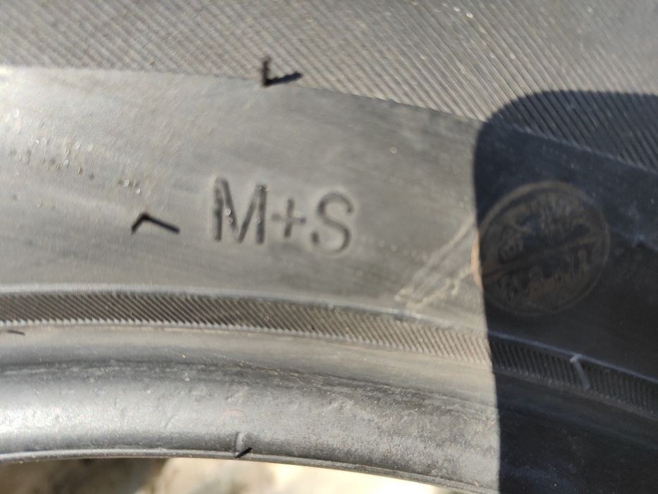 Резина 215 60 17 . 2022 года. 8 мм протектор