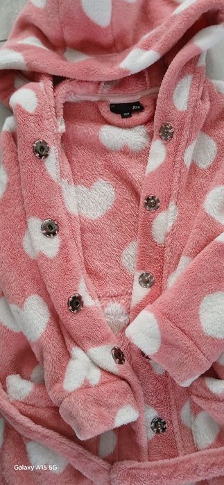 Ciepły szlafrok w serduszka dla dziewczynki