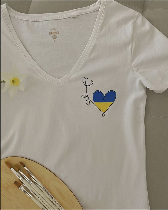 Патріотична жіноча футболка з малюнком ручної роботи розмір S