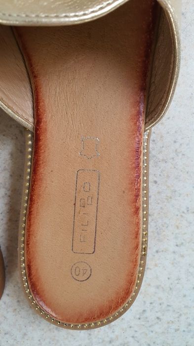 Złote klapki 40, Filippo, skóra