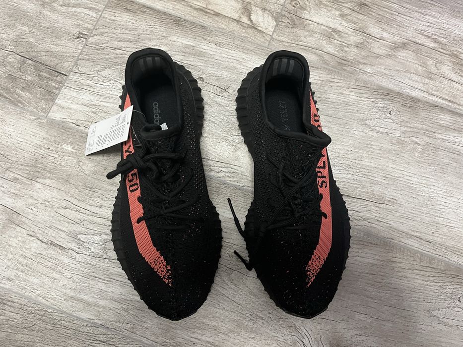 YEEZY BOOST 350 V2 Core Black Red