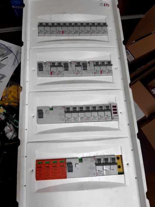 usługi elektryczne montaż instalacji elektrycznych