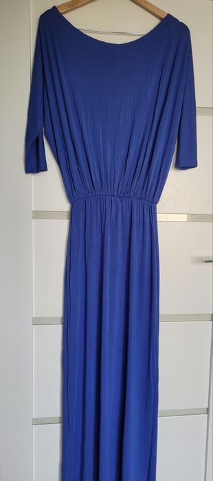 Długa chabrowa sukienka